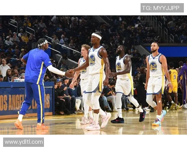 勇士与湖人2016季前赛精彩回顾与赛场亮点分析